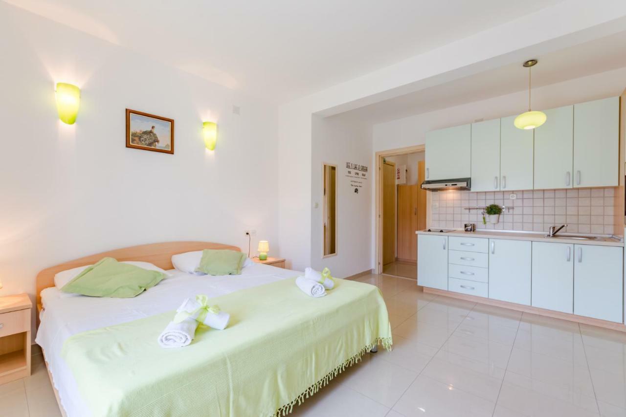 Holiday House Barbara Supetar Εξωτερικό φωτογραφία
