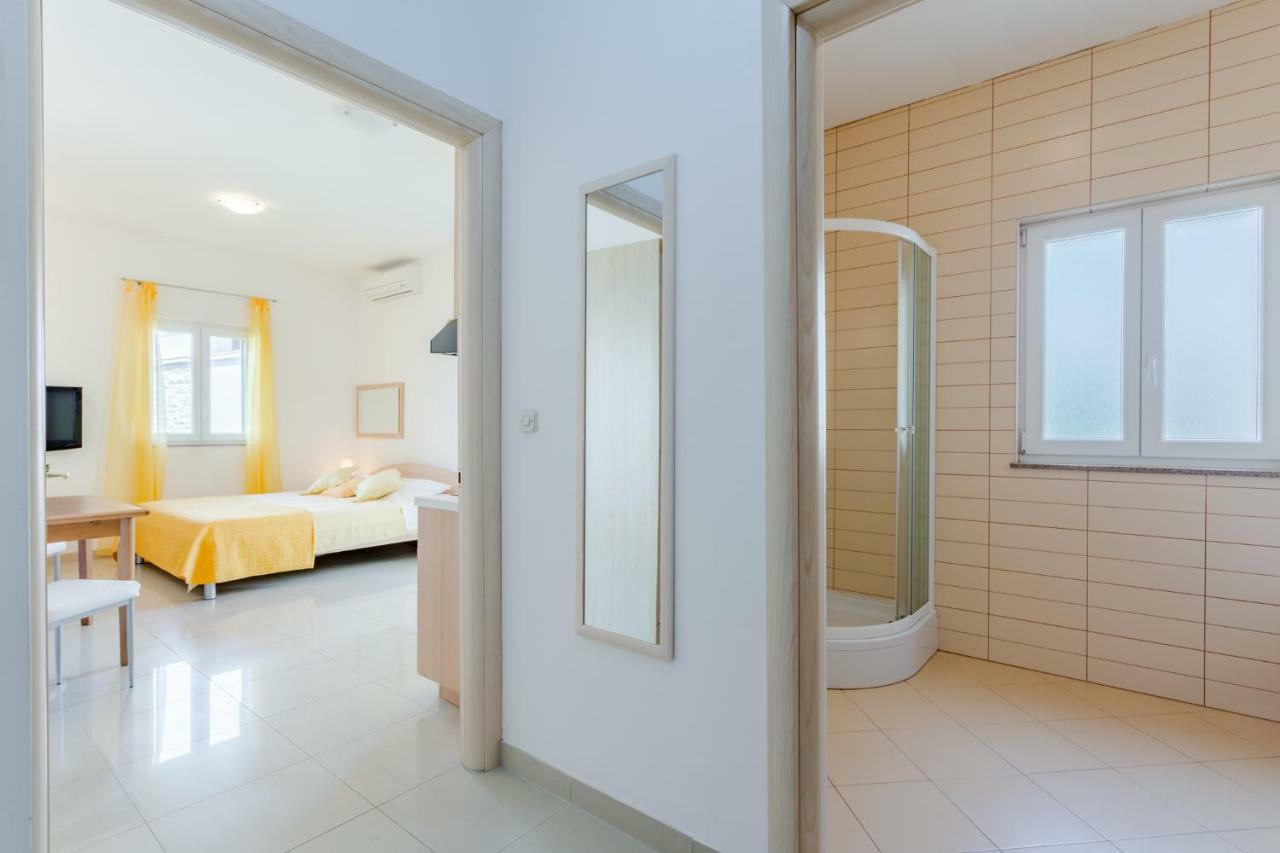 Holiday House Barbara Supetar Εξωτερικό φωτογραφία